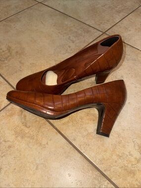 Easy Street Size 13? Womens Croc Heels Career Wide